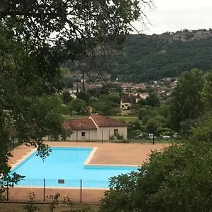  Hébergement de vacances Confortable Maison Dans Village Avec Piscine A France